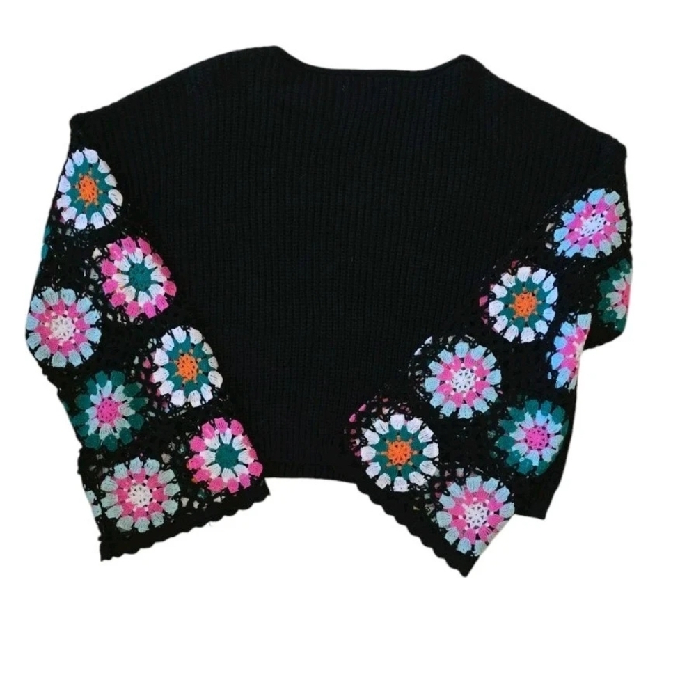 Sweet Generis Size Small Black Floral Crochet Bell Sleeve Loose Sweater‎ Regular